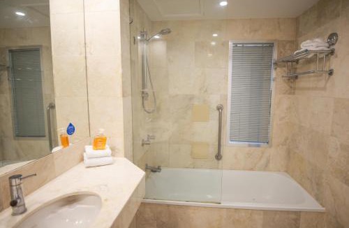 Surfers Paradise Hotel | Beachside Studio with Stunning Ocean View