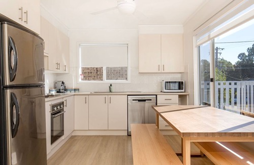 Berrara House | Beachway - Pet Friendly - 2 Mins Walk to Beach