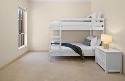 Beaumont House | Beaumont Bliss: 4BR 2 5BA Family Retreat