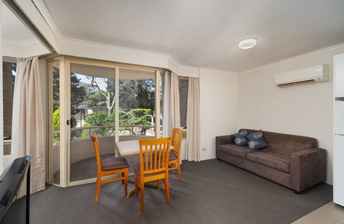 Wahroonga Apartment | Beautiful 1 Bedroom Wahroonga Apartment
