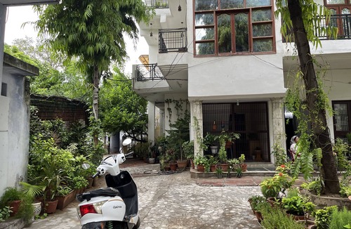 Taj Ganj Bed & Breakfast | Beautiful homestay with nature all around. 5 min from Taj Mahal!