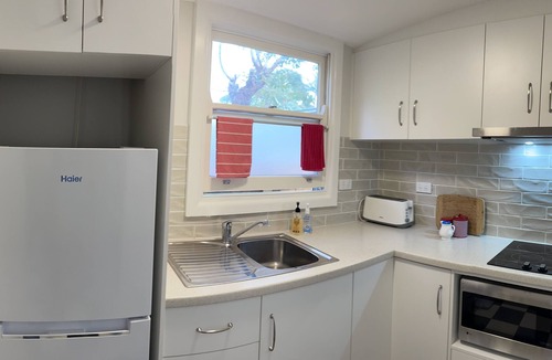 Berrara Cottage | Beautiful Kirby's Beach Berrara is only metres away!