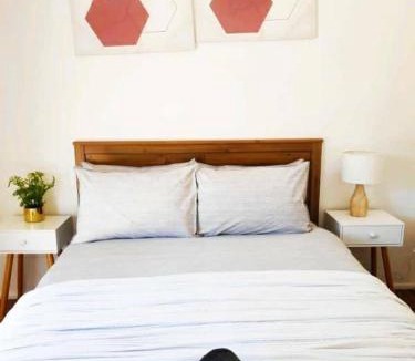Glenfield House | ¶Beautiful Pet Friendly Bedroom Room+TV + Wifi Pet Friendly
