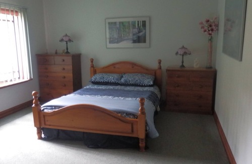 Spring Gully Bed & Breakfast | Beautiful setting, on 100 acres. Sleeps 10 people. Beautiful views.