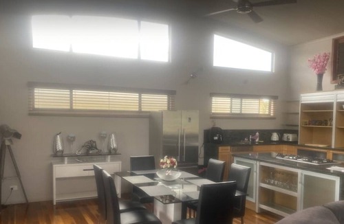 Harrington Apartment | Beautiful studio apartment/ huge spa bath/king bed outdoor dinning
