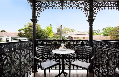 Lewisham Apartment | Beautiful Studio in Heritage Building with Balcony