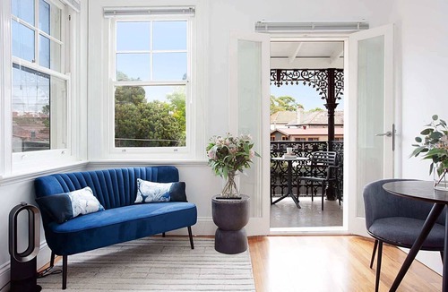 Lewisham Apartment | Beautiful Studio in Heritage Building with Balcony