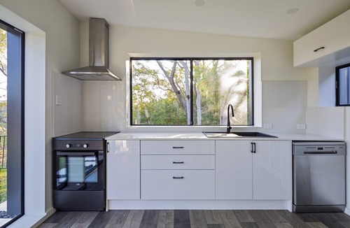 Engadine Apartment | Beautiful tiny home nestled on the edge of the tranquil Aussie bush