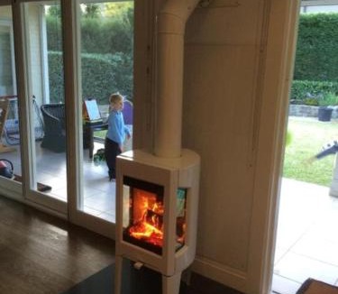 Kurrajong House | Bell View House -Fireplace- Base of Blue Mountains