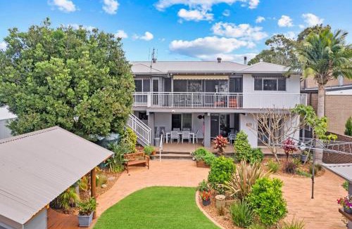 Berkeley Vale House | Berkeley Waterfront - Family & Pet Paradise