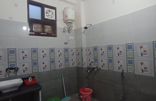 Gomti Nagar Apartment | Best 2bhk Homestay 201 in Gomti Nagar- Bayweaver Nests