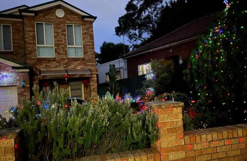 Bexley North House | Bexley North Entire 2 Storey House 4 or 5 BR 11 Beds 5 mns walk to Train Station and Close to Airport , Sydney CBD
