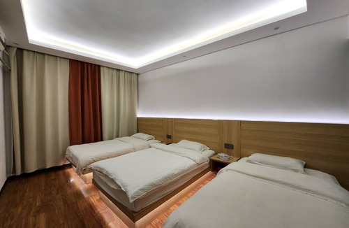 Fenghuang Hotel | Biancheng International Youth Hostel