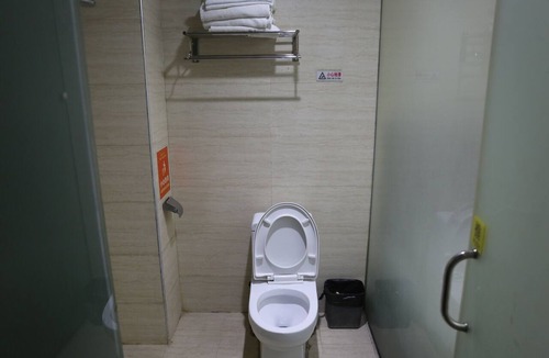 Fenghuang Hotel | Biancheng International Youth Hostel