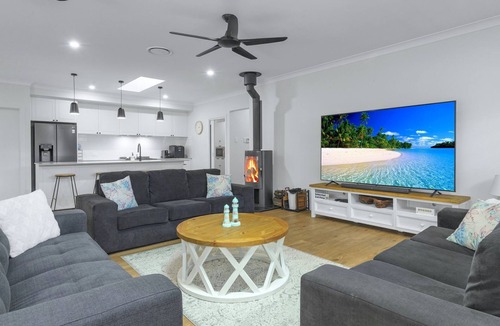 Vincentia House | Bikinis & Martinis - Jervis Bay