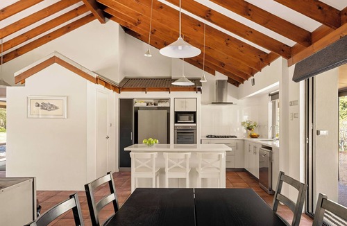 Yallingup House | Birdsong Sanctuary: top family choice! Huge yard and separate living/games rooms