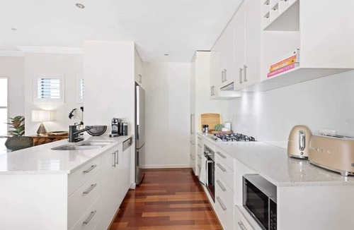 Bulimba Condo | Blissful Bulimba ~ 3Bed/2.5Bath/1Car ~ Townhouse