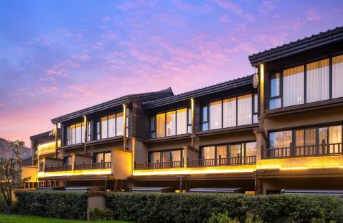 Chang'an District Hotel | Blossom Hill Xian Shijingli - With Deer