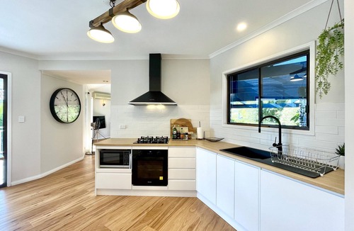 Katoomba House | Blue Lily Bungalow - Unique Yurt, 3 Bedroom, Fireplace, A/C, Decks, Pet-Friendly