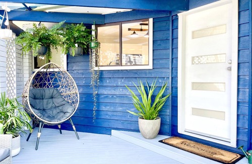 Katoomba House | Blue Lily Bungalow - Unique Yurt, 3 Bedroom, Fireplace, A/C, Decks, Pet-Friendly