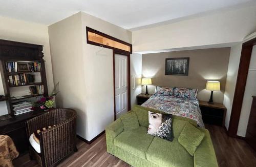 Hazelbrook Apartment | Blue Mountains Ferncreek Studio Retreat, pet friendly, birds and bush