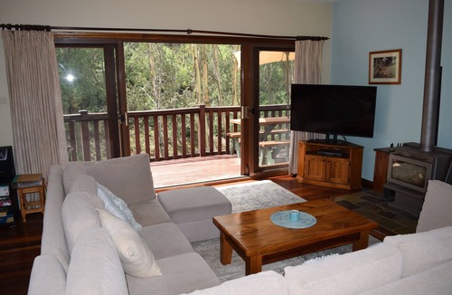 Leura House | Bluebell Cottage set amongst the trees which attract many native birds.