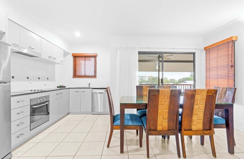 Trinity Beach Apartment | Bluewater Haven - Sweeping Lagoon Views with Pool