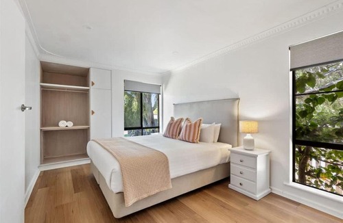 Broadwater House | Bluewater Retreat - Pet-Friendly Coastal Oasis
