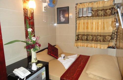 Tsim Sha Tsui House | BOHOL HOSTEL Dhillon Hotels HK Block D 24 HOUR RECEPTION 10th floor Block D CHUNGKING MANSION