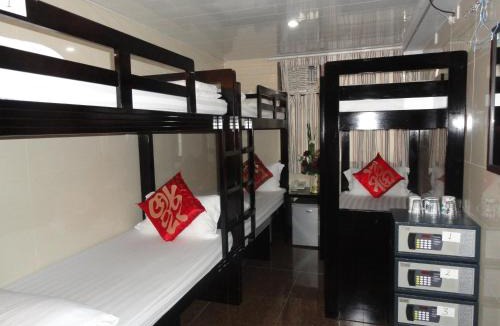 Tsim Sha Tsui House | BOHOL HOSTEL Dhillon Hotels HK Block D 24 HOUR RECEPTION 10th floor Block D CHUNGKING MANSION