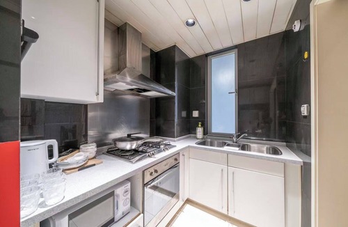 Downtown Shanghai Bed & Breakfast | Book and Bed - East Nanjing Road