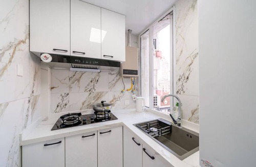 Downtown Shanghai Bed & Breakfast | Book and Bed - East Nanjing Road