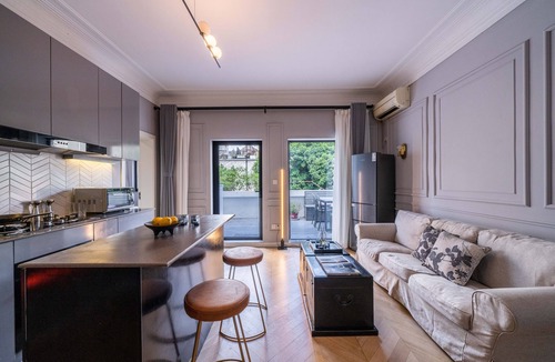 Jing'an Bed & Breakfast | Book and Bed-Jingan Temple
