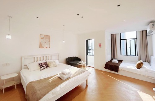The North Bund Apartment | Book and Bed-North Bund
