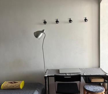 Downtown Hangzhou House | Books&Bed Close to the Lake