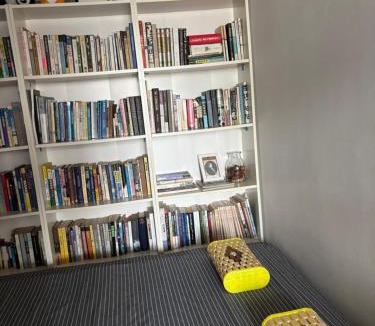 Downtown Hangzhou House | Books&Bed Close to the Lake