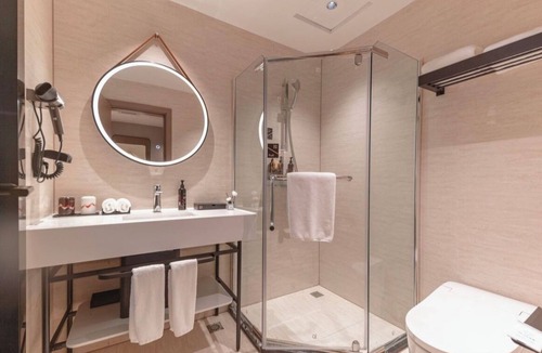 Wanxiu District Hotel | BORRMAN HOTEL WUZHOU