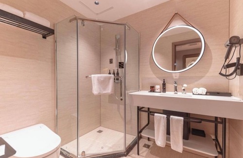 Wanxiu District Hotel | BORRMAN HOTEL WUZHOU