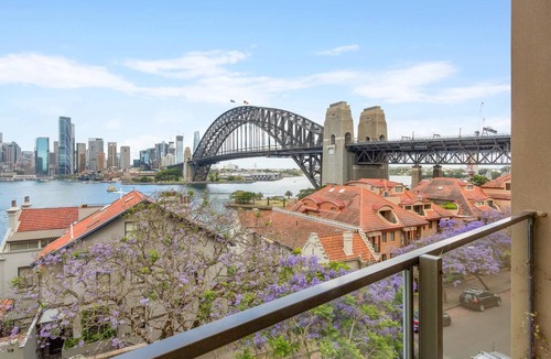 Kirribilli Apartment | Boutique 2-Bed with Stunning Sydney Harbour Views