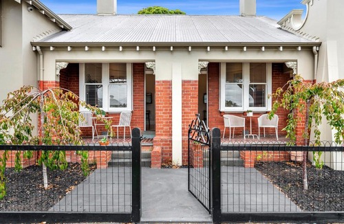 Geelong Apartment | Boutique Heritage Studios On Ryrie street OPPOSITE HOSPITALS Geelong CBD