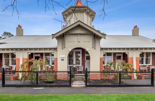 Geelong Apartment | Boutique Heritage Studios On Ryrie street OPPOSITE HOSPITALS Geelong CBD