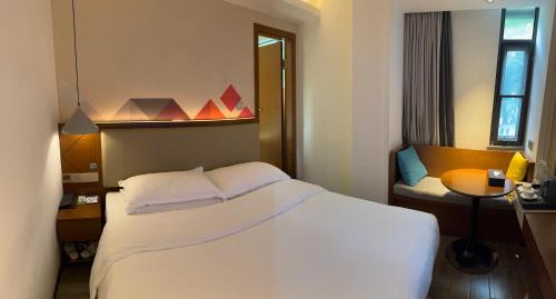 Niuligang Apartment | BR Hotel Guangzhou Meihuayuan Subway Station Branch