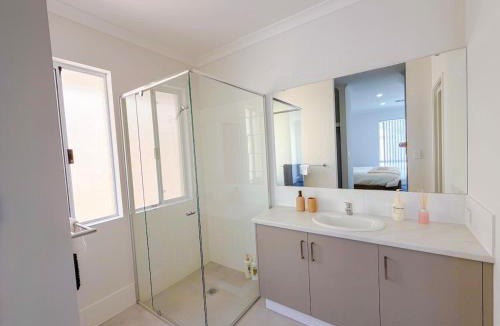 Brabham House | Brabham Modern Stay Close to Swan Valley