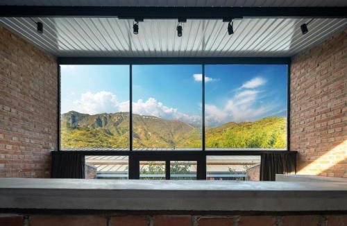 Huairou Hotel | Brickyard Retreat at Mutianyu Great Wall Adjoin to Mutianyu Great Wall - Room with the View of Great Wall - Chinese massage experience - Vehicle Shuttle Service - International Catering - SPA& Nail Beauty Facilities
