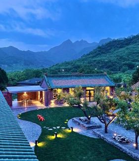 Huairou Hotel | Brickyard Retreat at Mutianyu Great Wall Adjoin to Mutianyu Great Wall - Room with the View of Great Wall - Chinese massage experience - Vehicle Shuttle Service - International Catering - SPA& Nail Beauty Facilities
