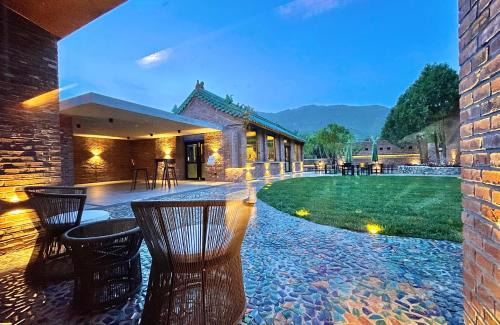 Huairou Hotel | Brickyard Retreat at Mutianyu Great Wall Adjoin to Mutianyu Great Wall - Room with the View of Great Wall - Chinese massage experience - Vehicle Shuttle Service - International Catering - SPA& Nail Beauty Facilities