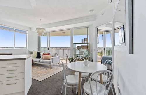Labrador Apartment | Bright 2 Bed Apartment with Ocean Views