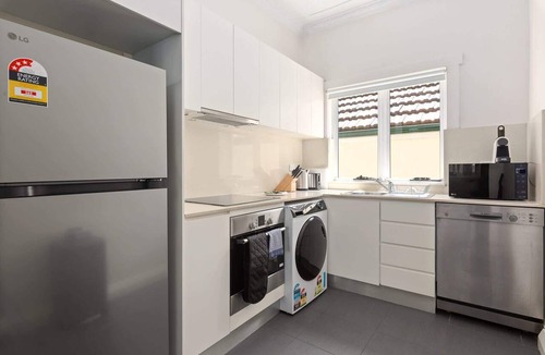 Coogee Apartment | Bright 2-Bed Apartment in Coogee