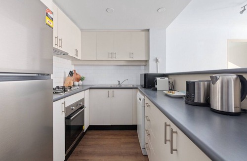 Surry Hills Apartment | Bright 2-Bed Surry Hills Apartment with Balcony