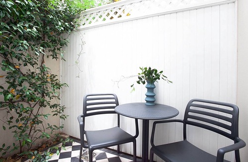 Lewisham Apartment | Bright and Beautiful Studio in Quiet Neighbourhood